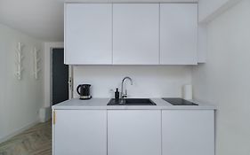 New Apartment On Batorego, Metro, Centre , Wi-Fi - By Hik Apartments